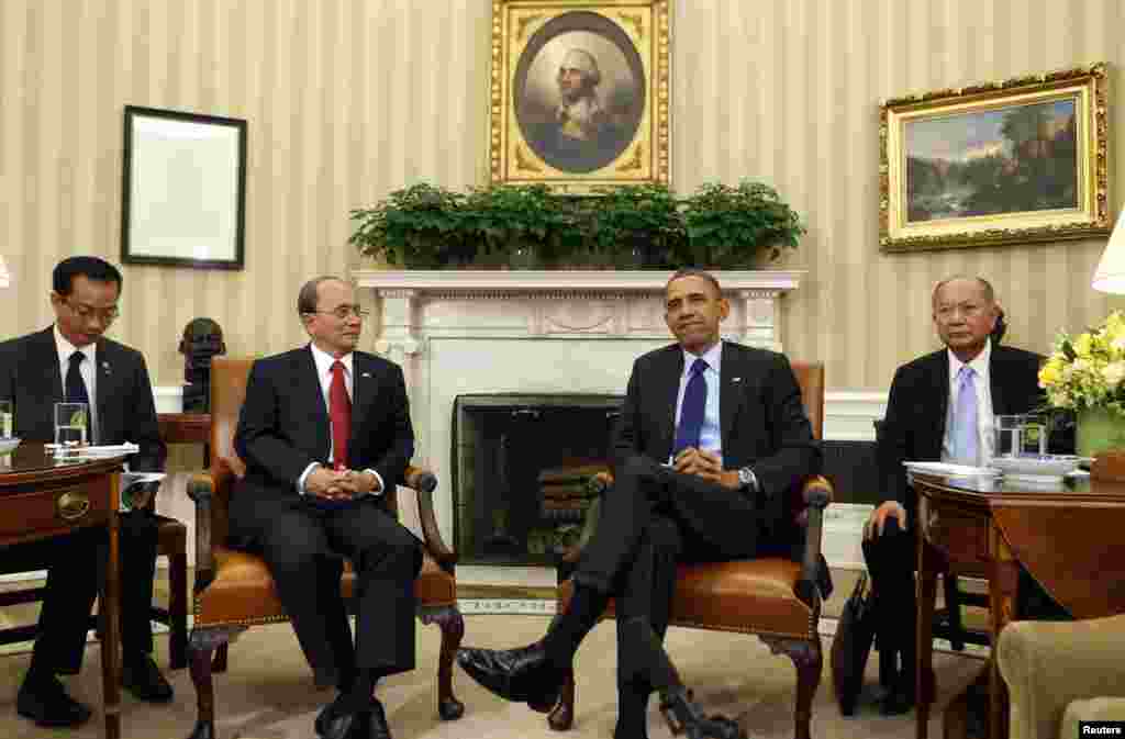 President Barack Obama sits with Burma&#39;s President Thein Sein in the Oval Office at the White House, Washington, May 20, 2013.