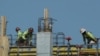 Los trabajadores de la construcción se ven en un sitio de trabajo el 4 de septiembre de 2020 en Miami, Florida.