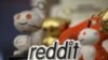 Figuras de Reddit se muestran en las oficinas principales de la firma ubicadas en San Francisco, California.