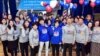 해리 해리스 주한미국대사가 올해 대사관이 마련한 영어 교육 프로그램에 참가한 탈북 학생들과 만났다. 사진 제공: 주한미국대사관.