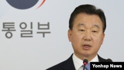 한국 통일부 정준희 대변인이 3일 브리핑을 갖고 북한조국평화통일위원회가 대남 위협을 한 데 대해 유감을 표명하고 있다.