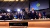 Генеральний секретар НАТО Єнс Столтенберг розмовляє з міністром закордонних справ України Дмитром Кулебою під час засідання Ради Україна-НАТО у штаб-квартирі НАТО в Брюсселі, четвер, 4 квітня 2024 р. (Фото: AP Photo/Geert Vanden Wijngaert)