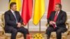 Віктор Янукович і Броніслав Коморовський під час зустрічі у Варшаві 2012 року