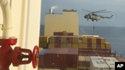 Girteyek ji vîdyoya kontrolkirina keştîyê li nav Tengava Hormuzê