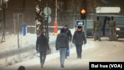 爱沙尼亚媒体公布的2月10日与俄罗斯间谍交换画面，在爱沙尼亚一侧拍摄。（美国之音白桦）